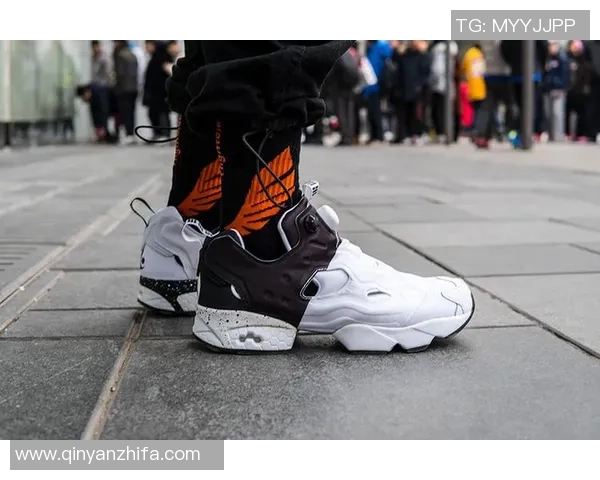 足球明星亲自赠送球鞋传递温暖与梦想感人故事引发热议